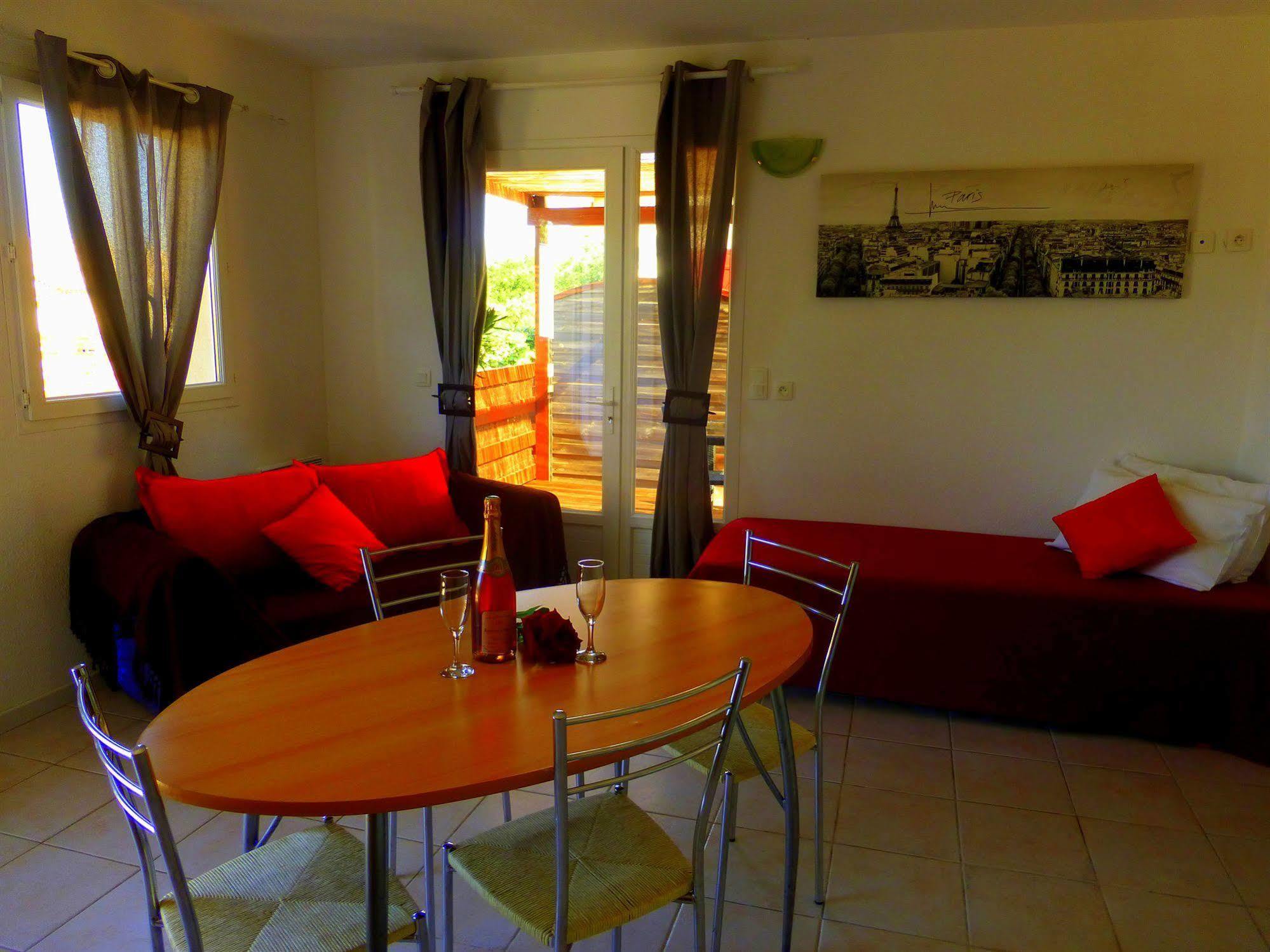 Mont Bouquet Lodge-Residence Hoteliere Brouzet-les-Ales エクステリア 写真