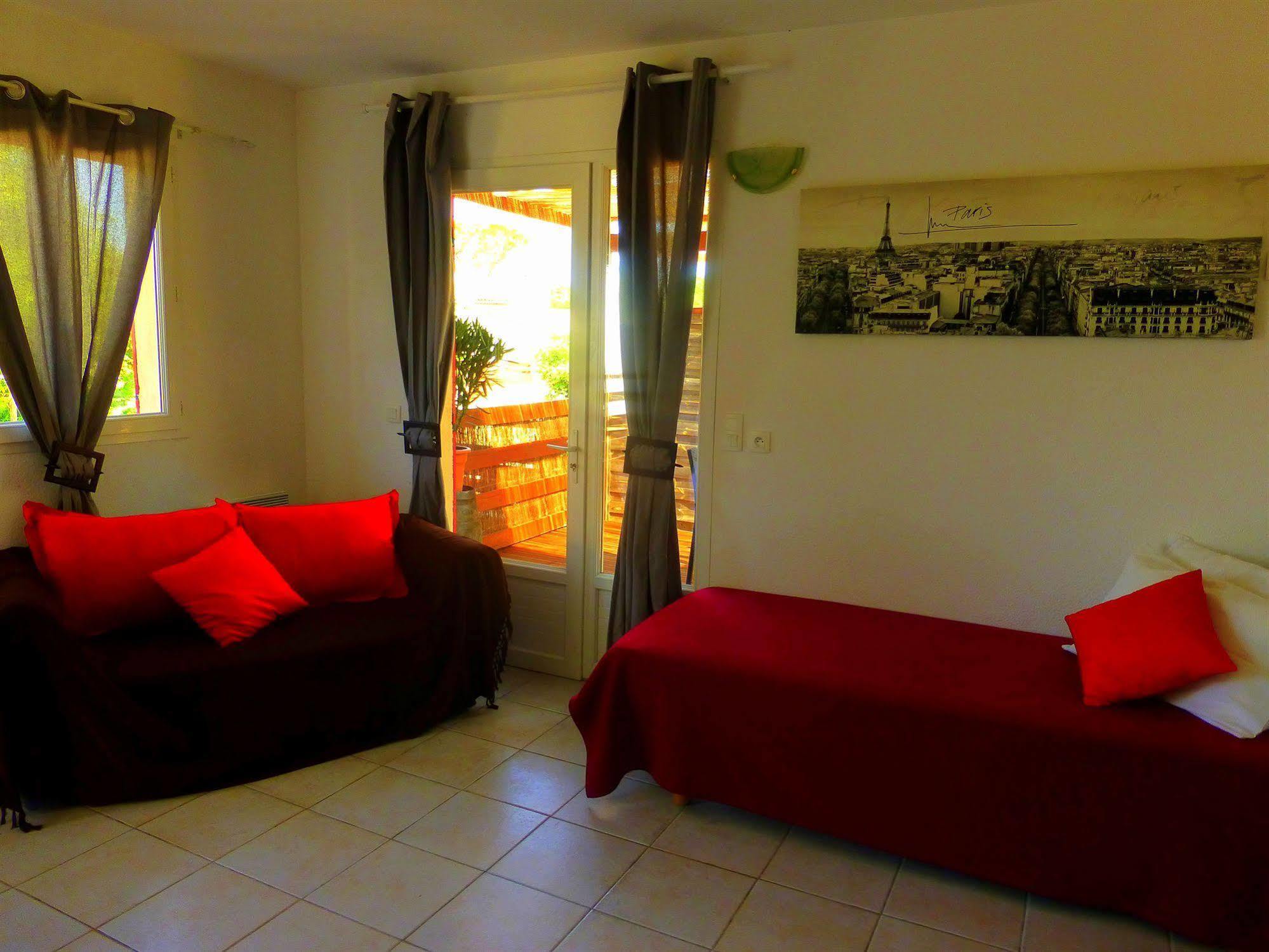 Mont Bouquet Lodge-Residence Hoteliere Brouzet-les-Ales エクステリア 写真
